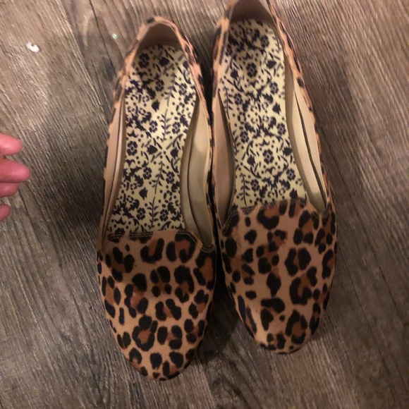 Aldo flats. Does have a shoe pad that can be removed.Sz.7 - Picture 1 of 3